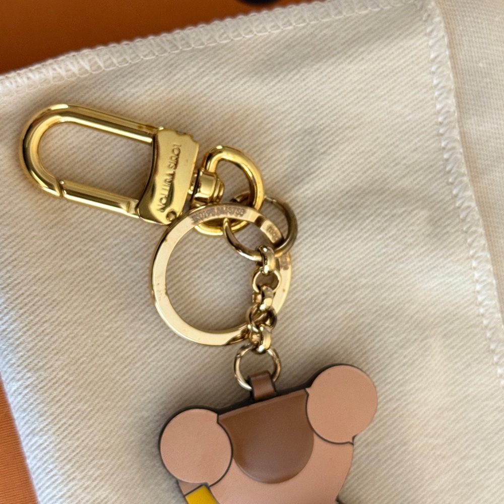 Colorful Bear Keychain - Picture 3 of 4